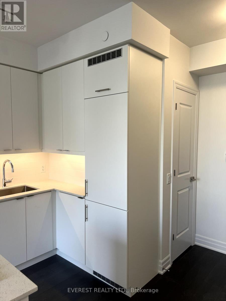 1711 - 30 Elm Drive W, Mississauga, Ontario  L5A 4C3 - Photo 4 - W12437777