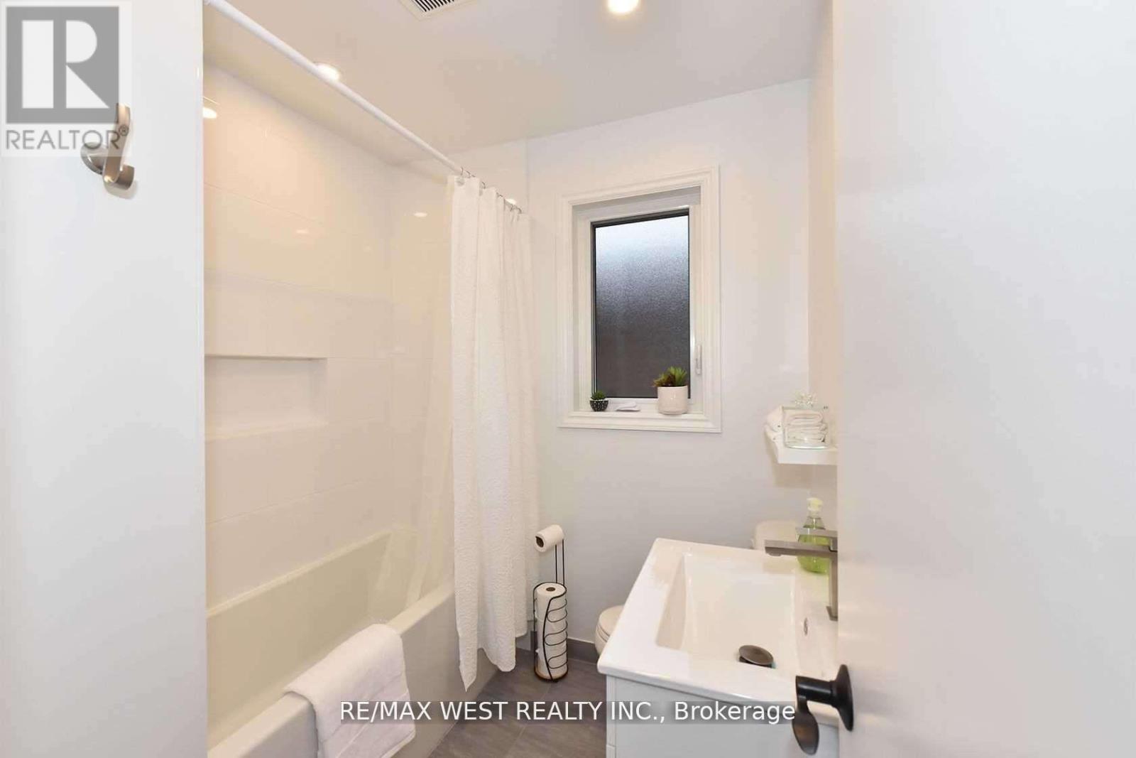 Main - 168 Strathnairn Avenue, Toronto, Ontario  M2M 2G1 - Photo 15 - W12514326