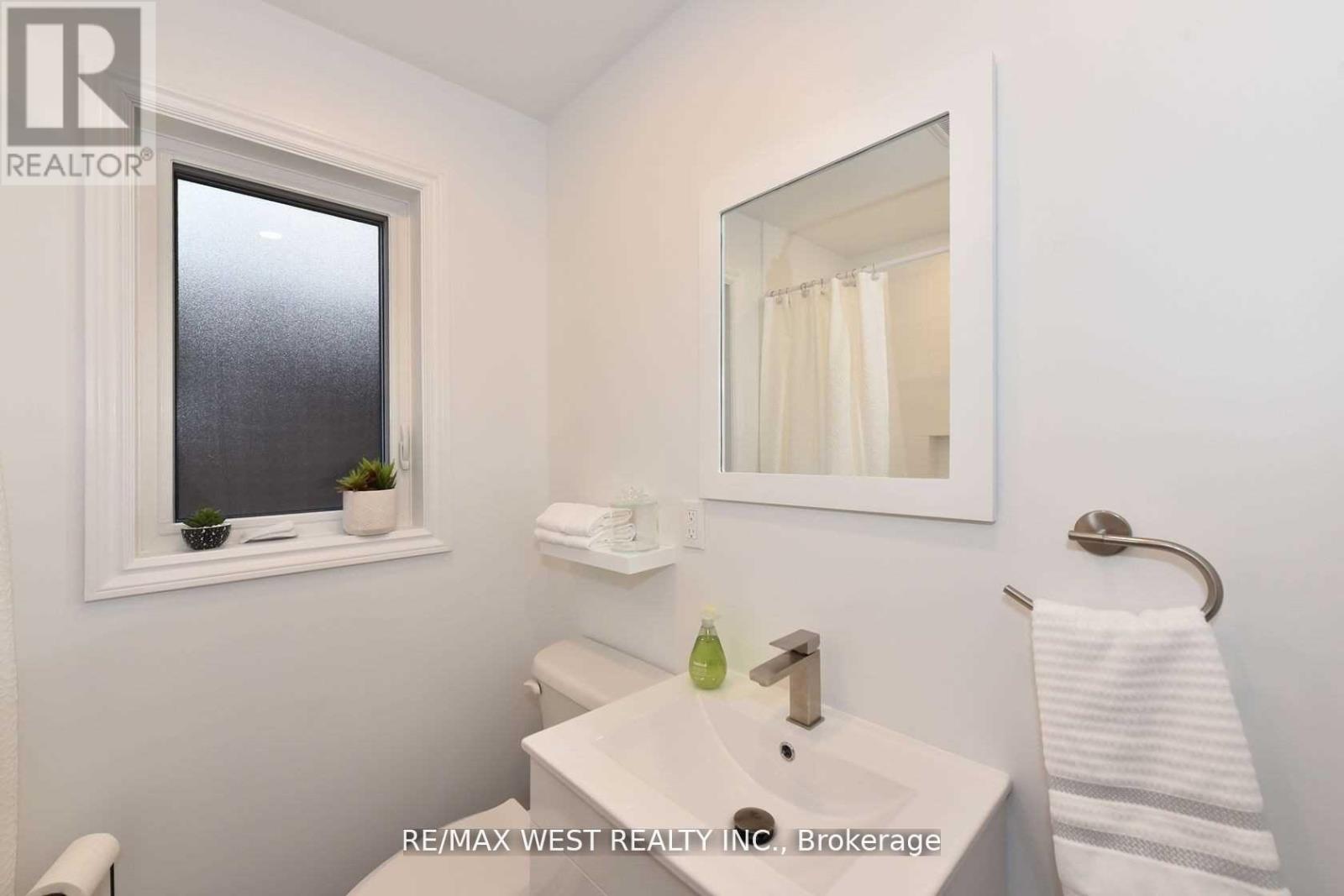 Main - 168 Strathnairn Avenue, Toronto, Ontario  M2M 2G1 - Photo 16 - W12514326