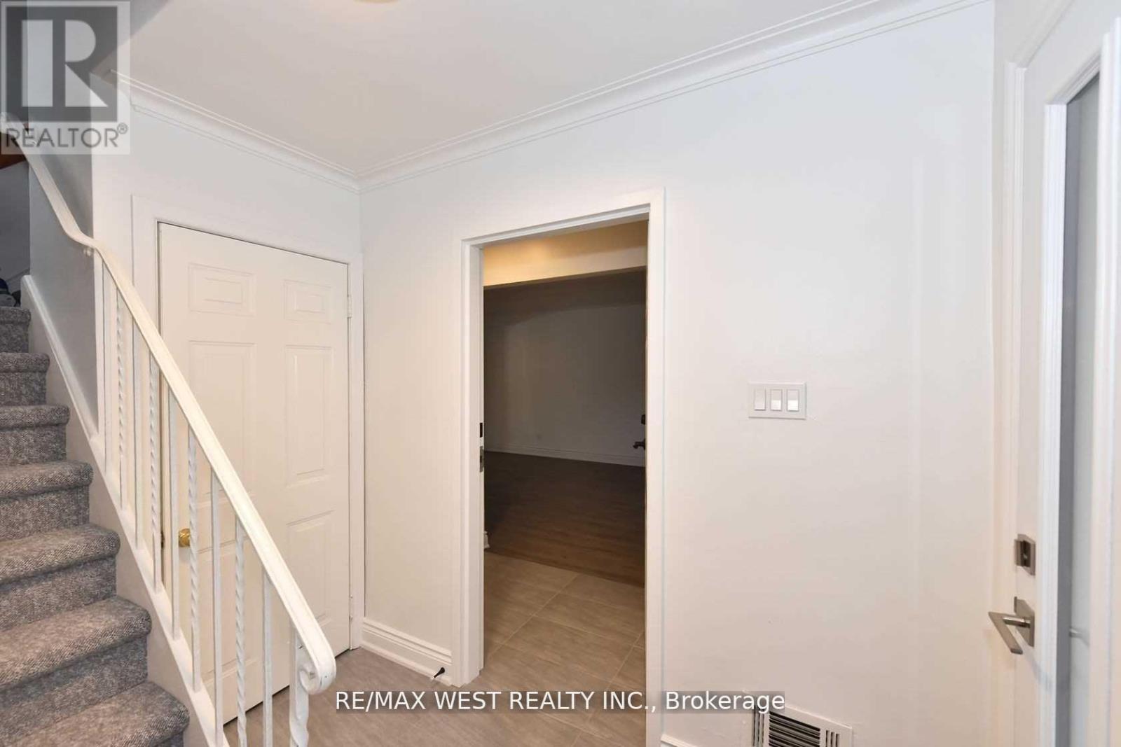 Main - 168 Strathnairn Avenue, Toronto, Ontario  M2M 2G1 - Photo 3 - W12514326