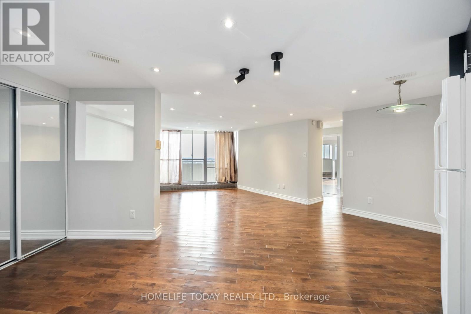 1603 - 330 Dixon Road, Toronto, Ontario  M9R 1S9 - Photo 9 - W12514376