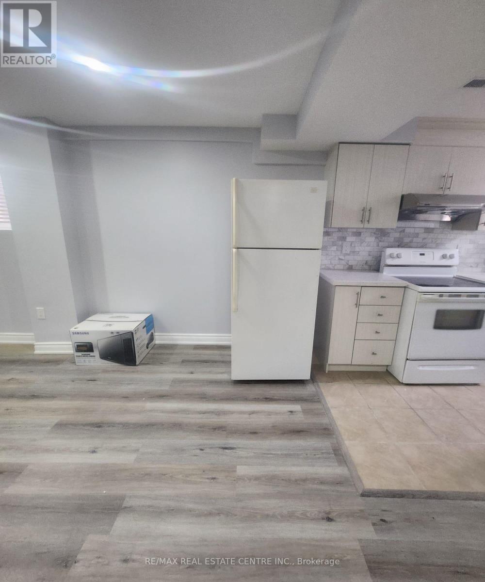 42 Baha (Basement) Crescent, Brampton, Ontario  L7A 2J3 - Photo 10 - W12514414