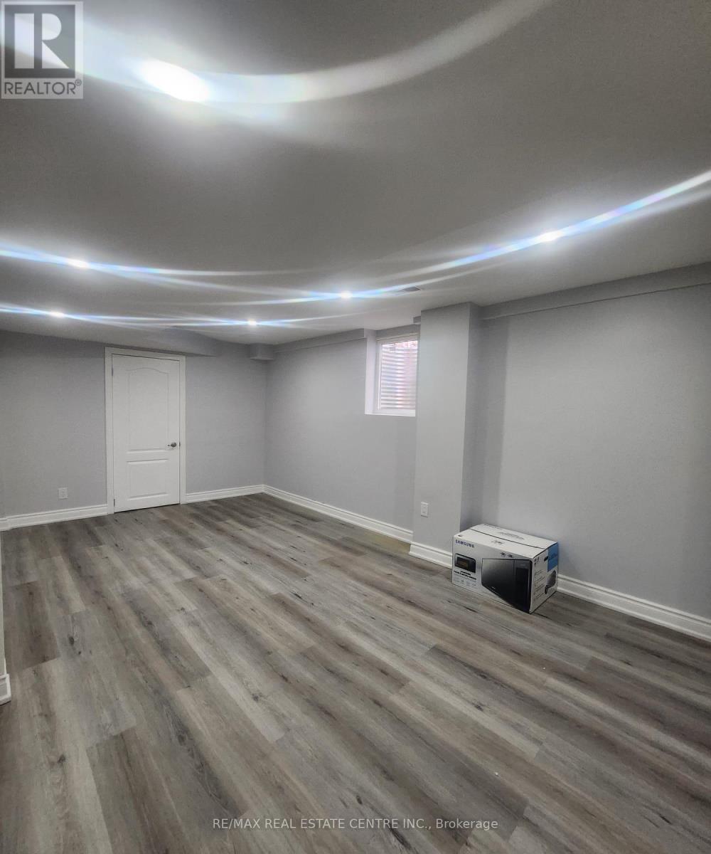 42 Baha (Basement) Crescent, Brampton, Ontario  L7A 2J3 - Photo 11 - W12514414