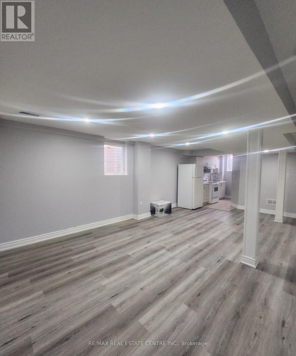 42 Baha (Basement) Crescent, Brampton, Ontario  L7A 2J3 - Photo 15 - W12514414