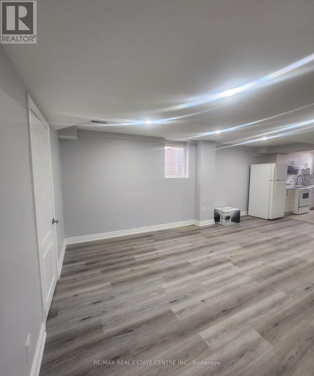 42 Baha (Basement) Crescent, Brampton, Ontario  L7A 2J3 - Photo 16 - W12514414