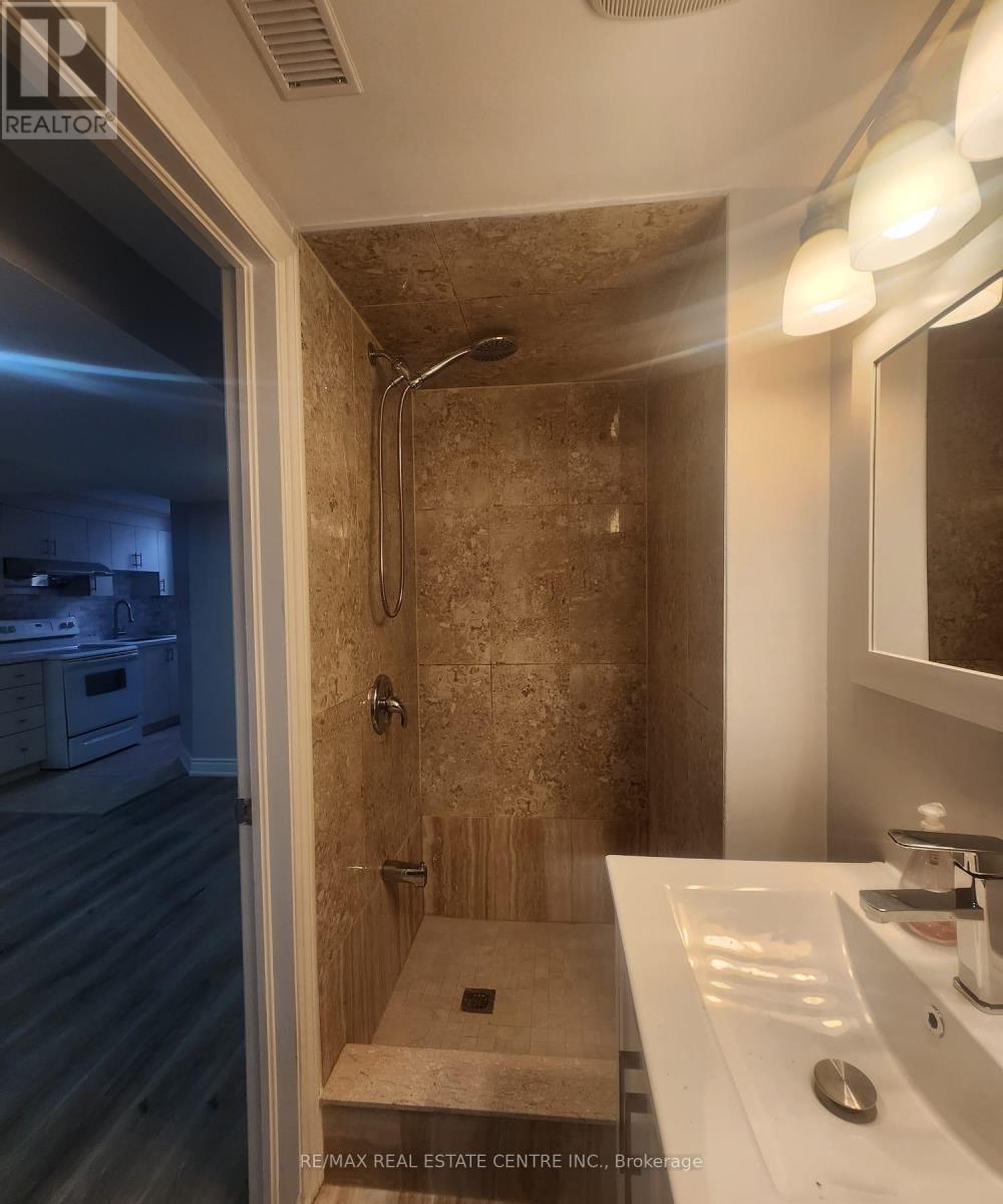 42 Baha (Basement) Crescent, Brampton, Ontario  L7A 2J3 - Photo 21 - W12514414