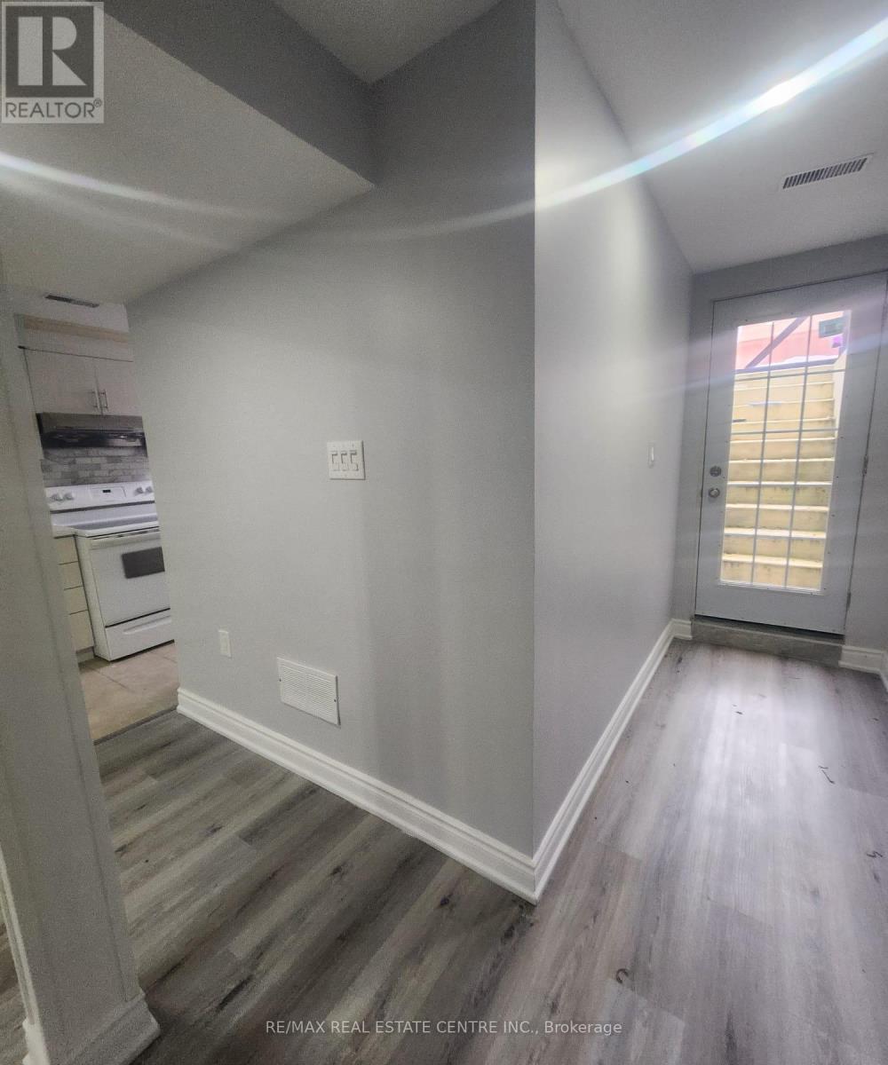 42 Baha (Basement) Crescent, Brampton, Ontario  L7A 2J3 - Photo 27 - W12514414