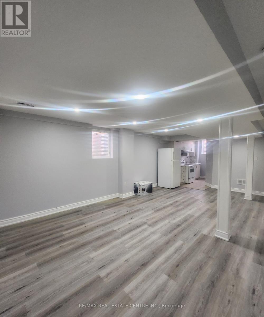 42 Baha (Basement) Crescent, Brampton, Ontario  L7A 2J3 - Photo 4 - W12514414