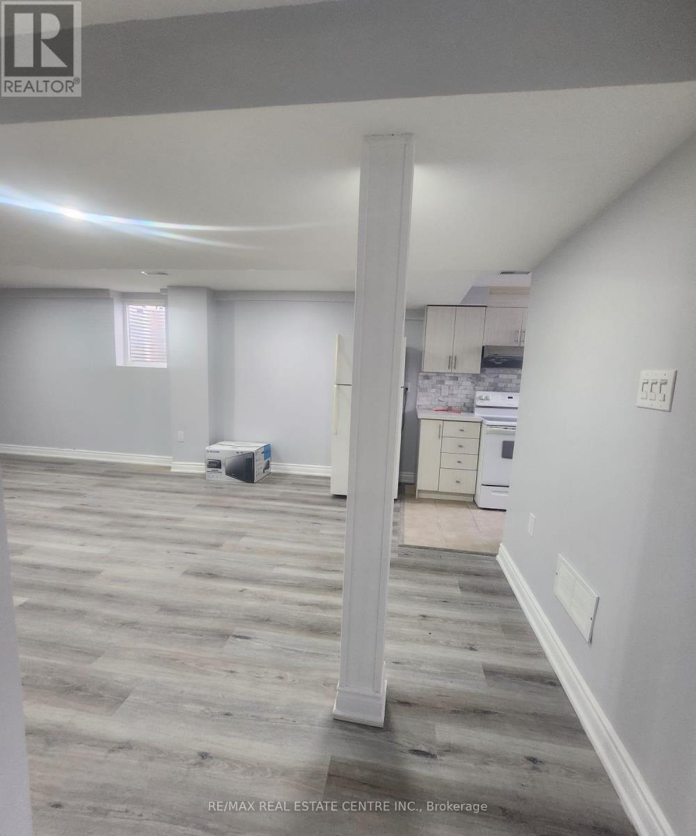 42 Baha (Basement) Crescent, Brampton, Ontario  L7A 2J3 - Photo 5 - W12514414