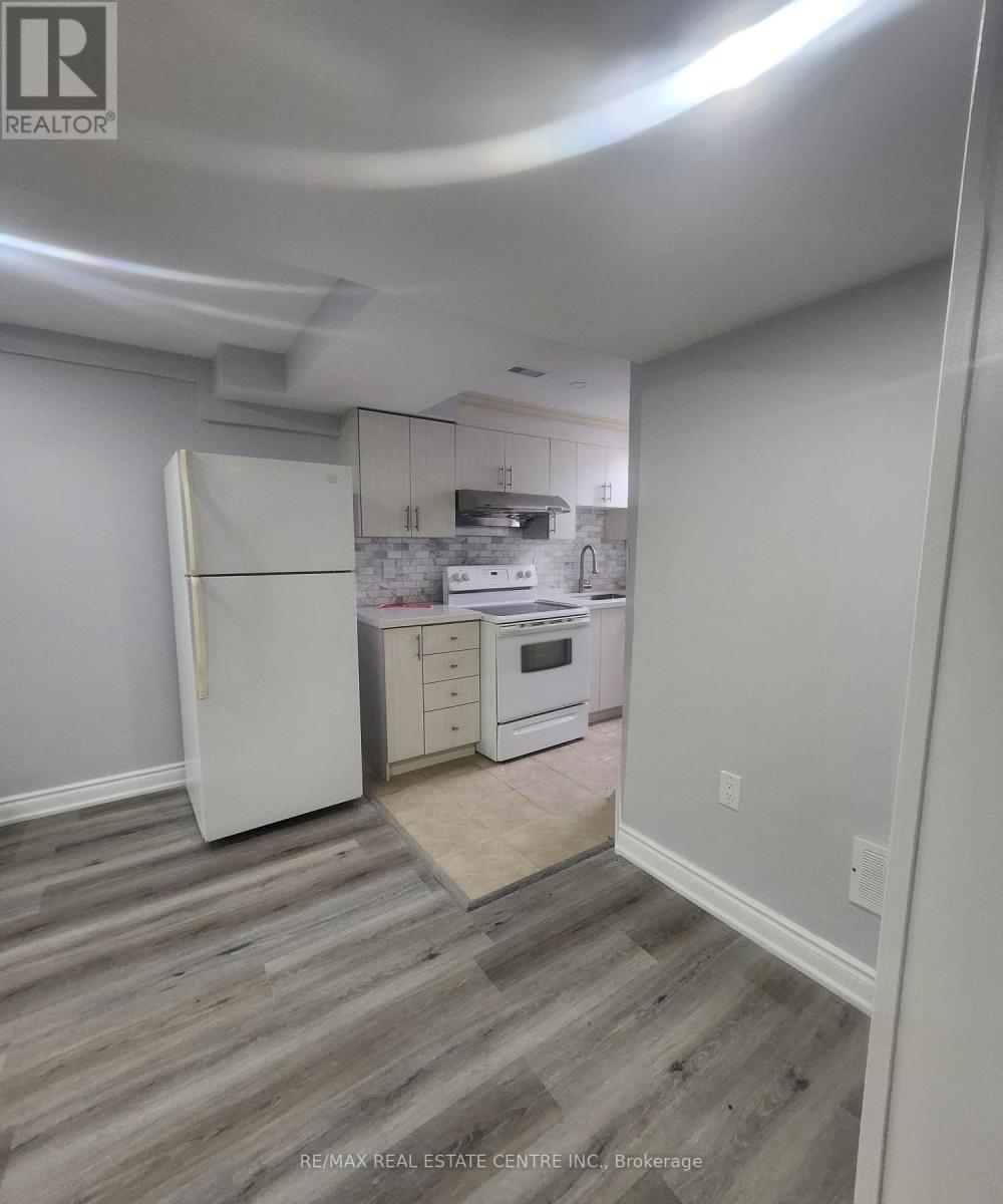 42 Baha (Basement) Crescent, Brampton, Ontario  L7A 2J3 - Photo 6 - W12514414