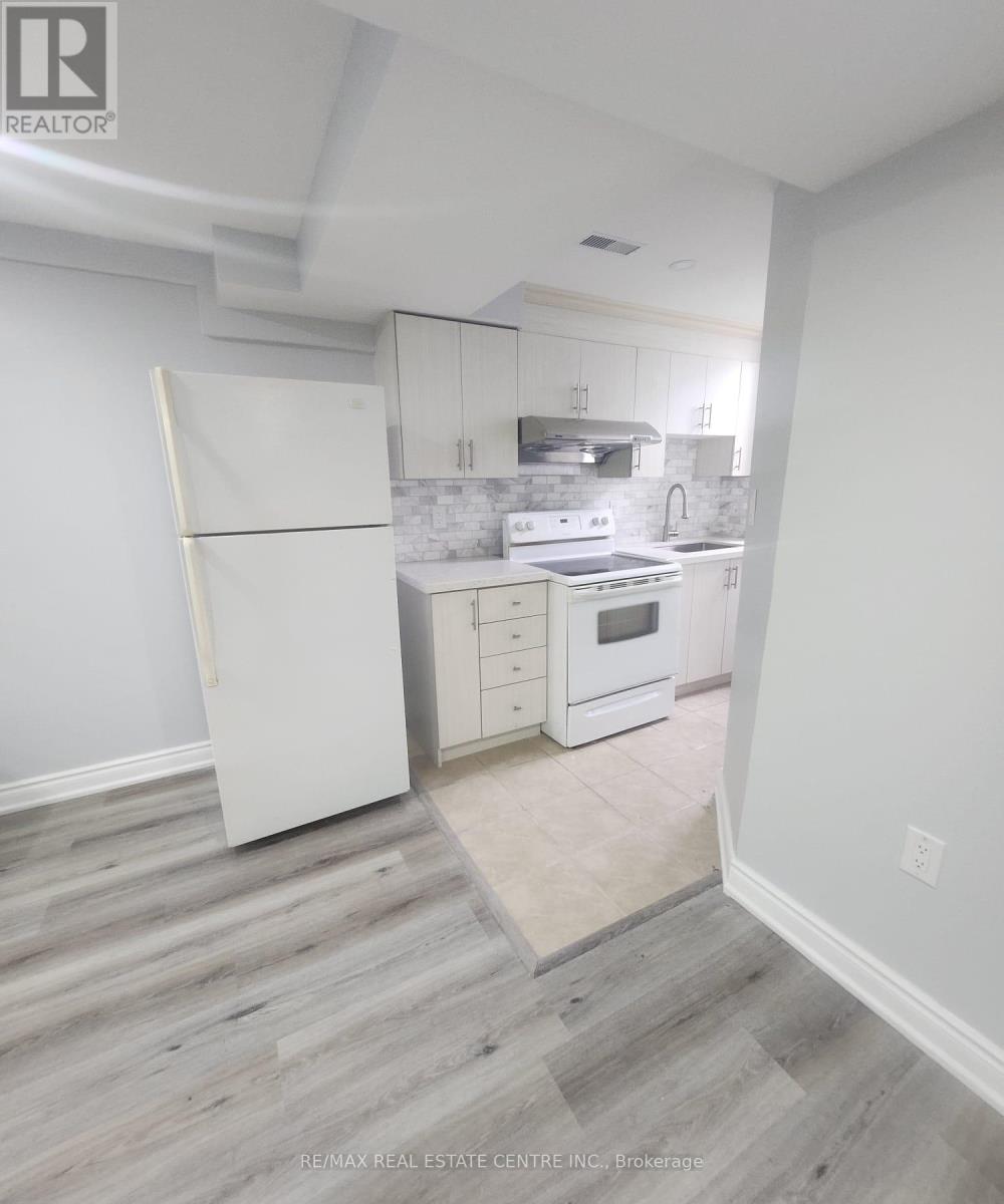 42 Baha (Basement) Crescent, Brampton, Ontario  L7A 2J3 - Photo 7 - W12514414