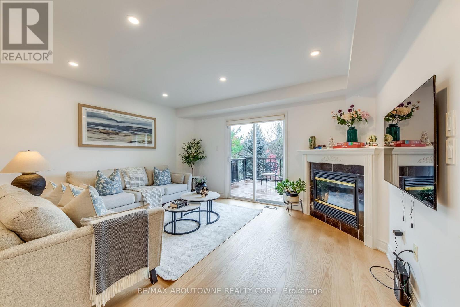 2246 Fairbairn Court, Oakville, Ontario  L6M 4R2 - Photo 11 - W12512962