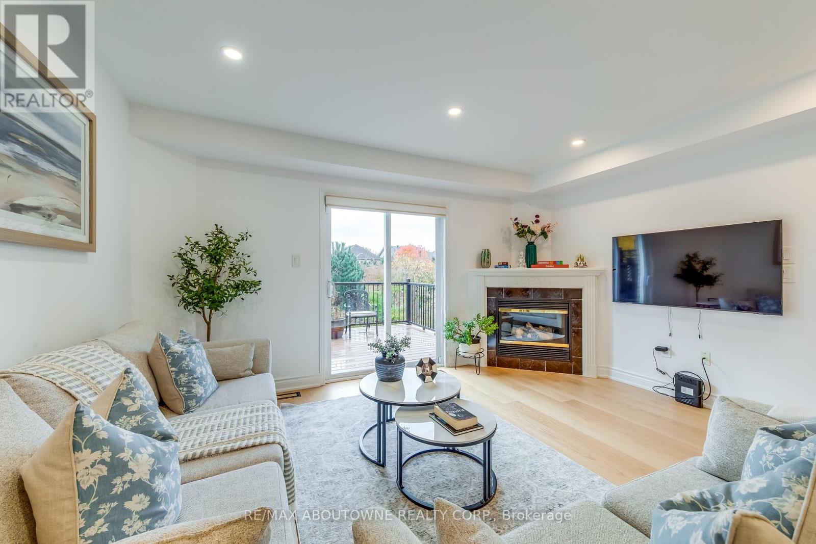 2246 Fairbairn Court, Oakville, Ontario  L6M 4R2 - Photo 13 - W12512962