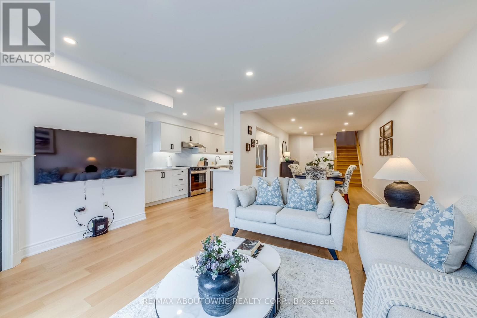 2246 Fairbairn Court, Oakville, Ontario  L6M 4R2 - Photo 15 - W12512962