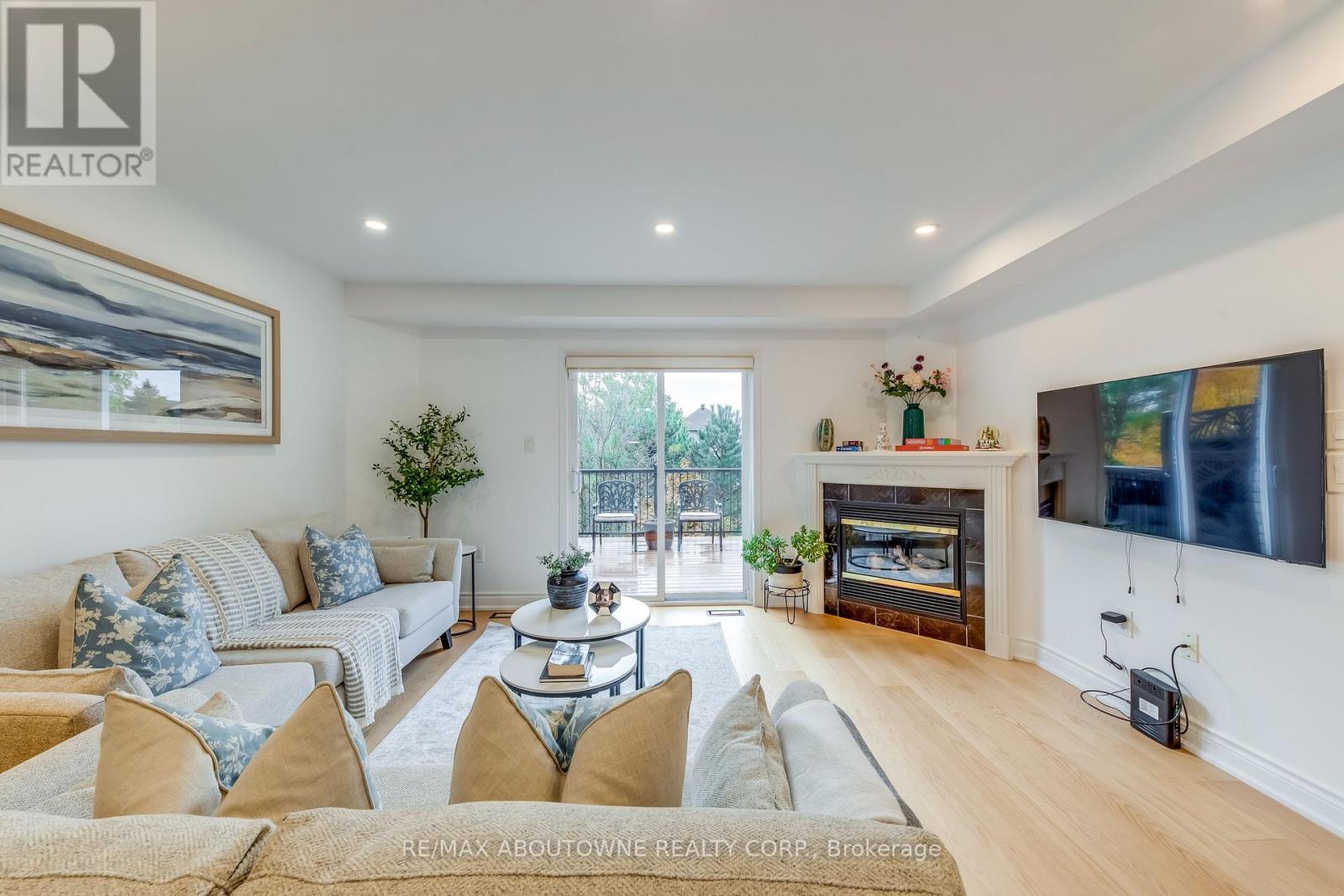 2246 Fairbairn Court, Oakville, Ontario  L6M 4R2 - Photo 12 - W12512962