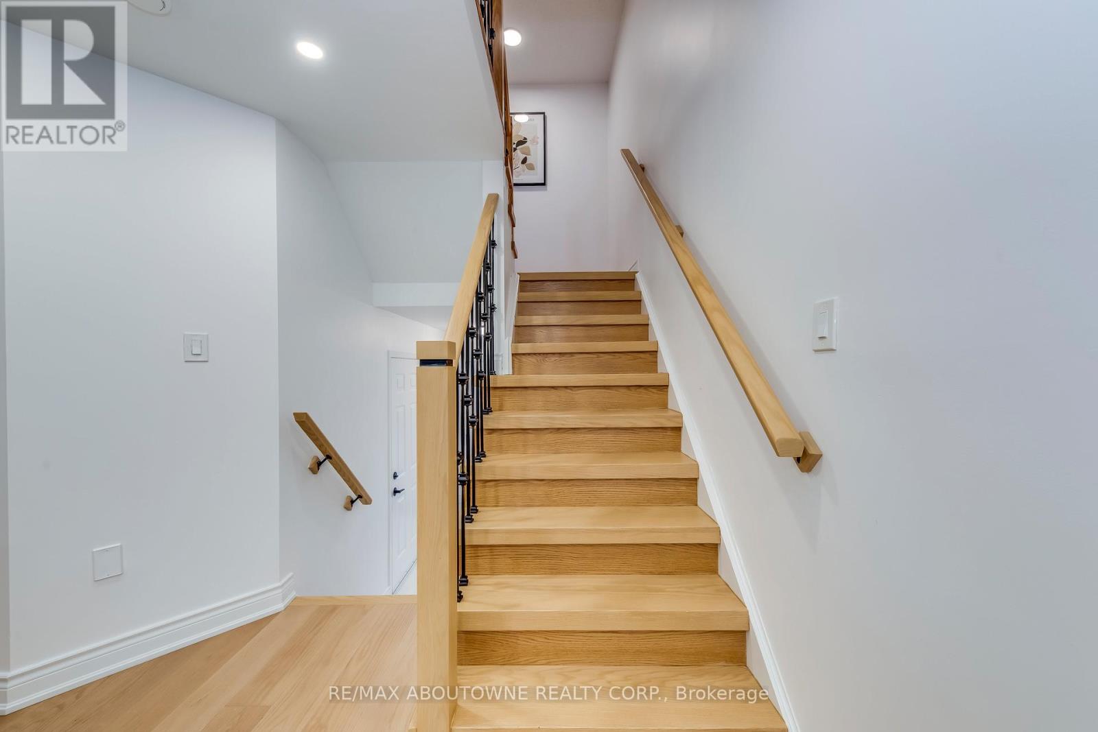 2246 Fairbairn Court, Oakville, Ontario  L6M 4R2 - Photo 22 - W12512962