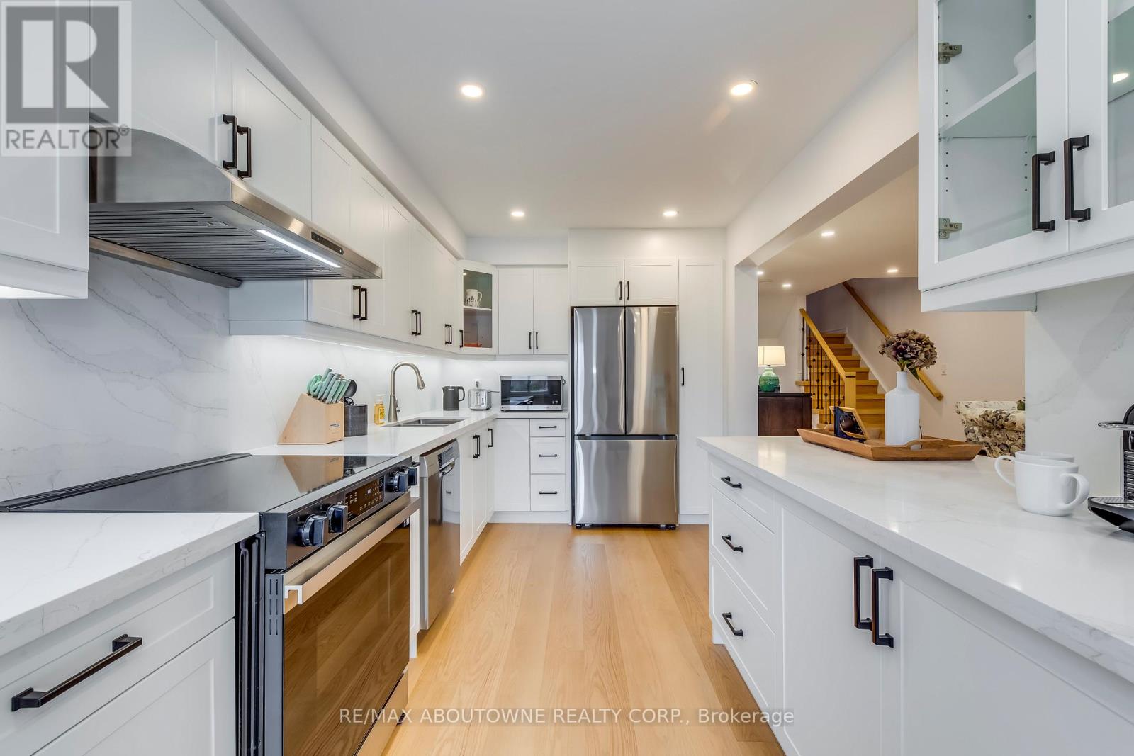 2246 Fairbairn Court, Oakville, Ontario  L6M 4R2 - Photo 20 - W12512962