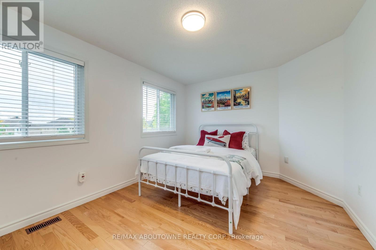 2246 Fairbairn Court, Oakville, Ontario  L6M 4R2 - Photo 31 - W12512962