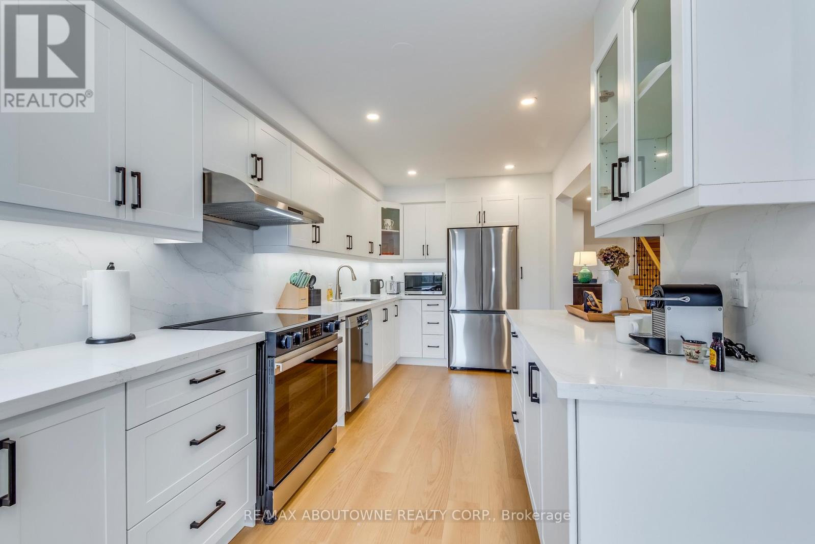 2246 Fairbairn Court, Oakville, Ontario  L6M 4R2 - Photo 19 - W12512962