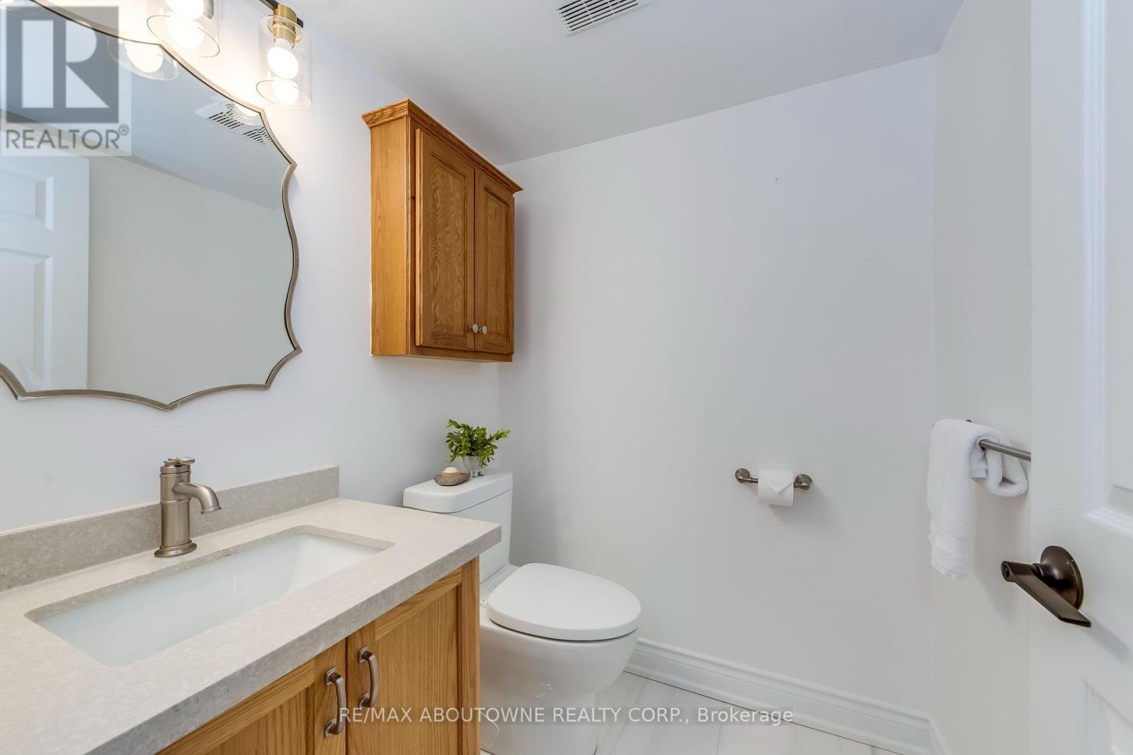 2246 Fairbairn Court, Oakville, Ontario  L6M 4R2 - Photo 21 - W12512962