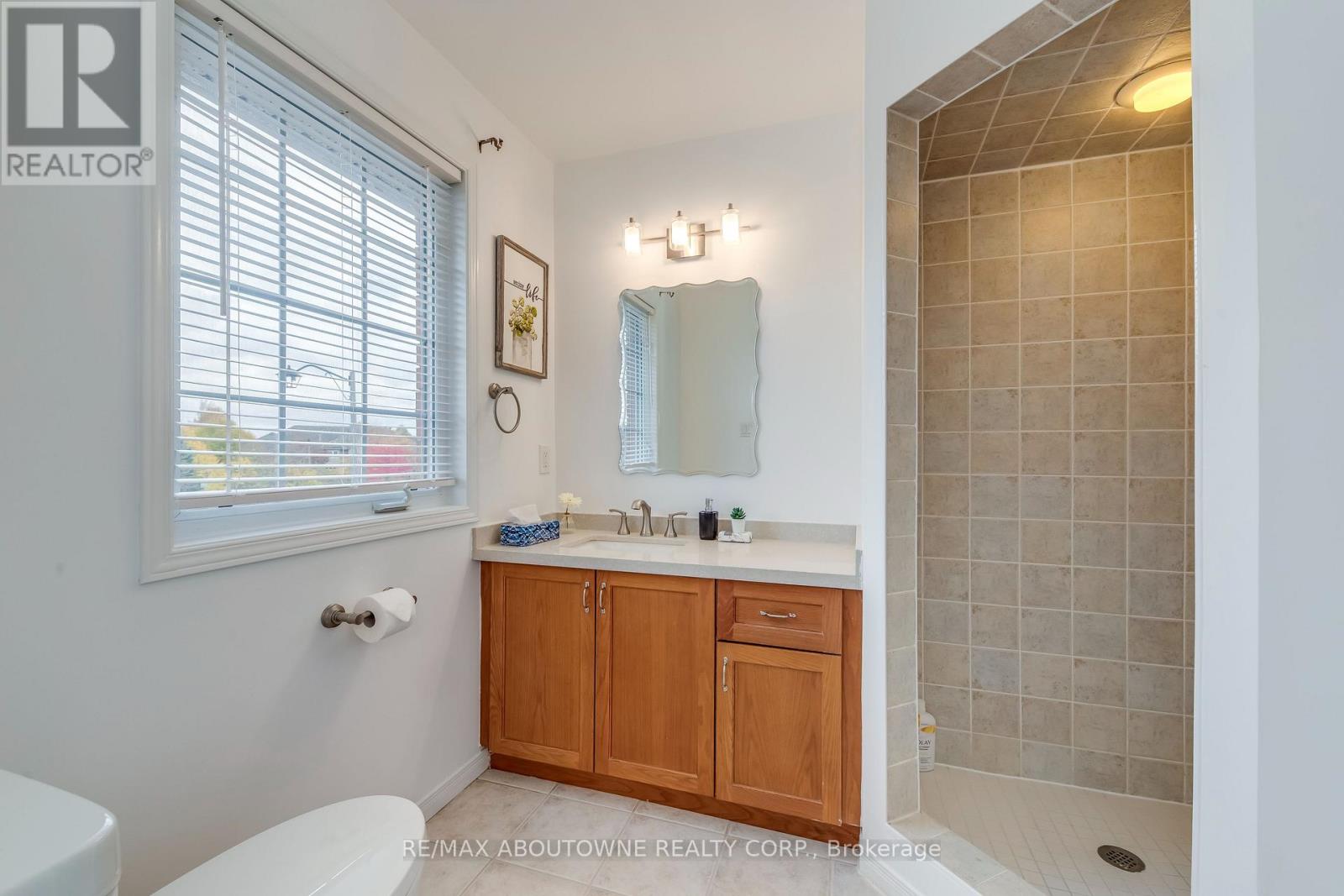 2246 Fairbairn Court, Oakville, Ontario  L6M 4R2 - Photo 26 - W12512962