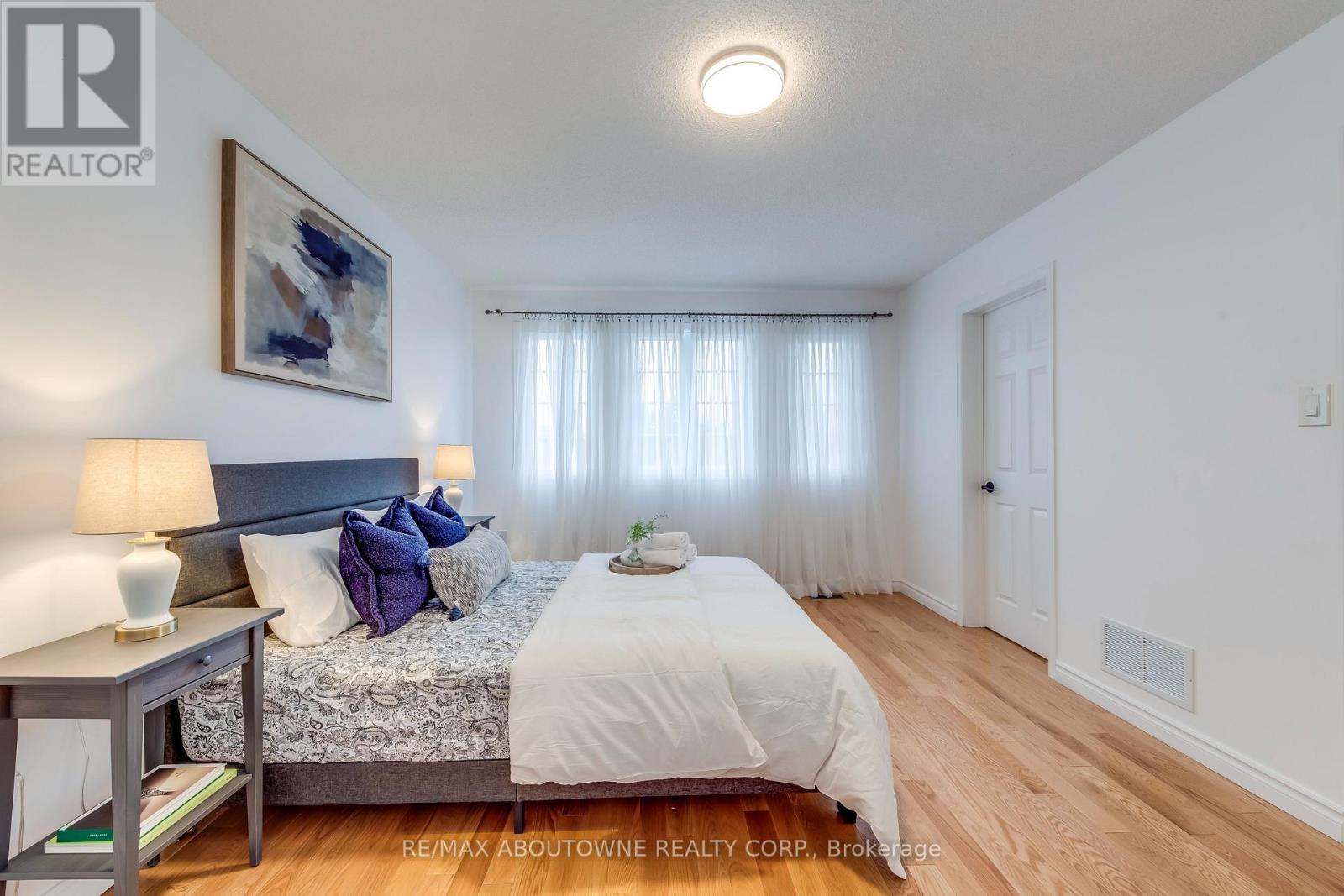 2246 Fairbairn Court, Oakville, Ontario  L6M 4R2 - Photo 25 - W12512962