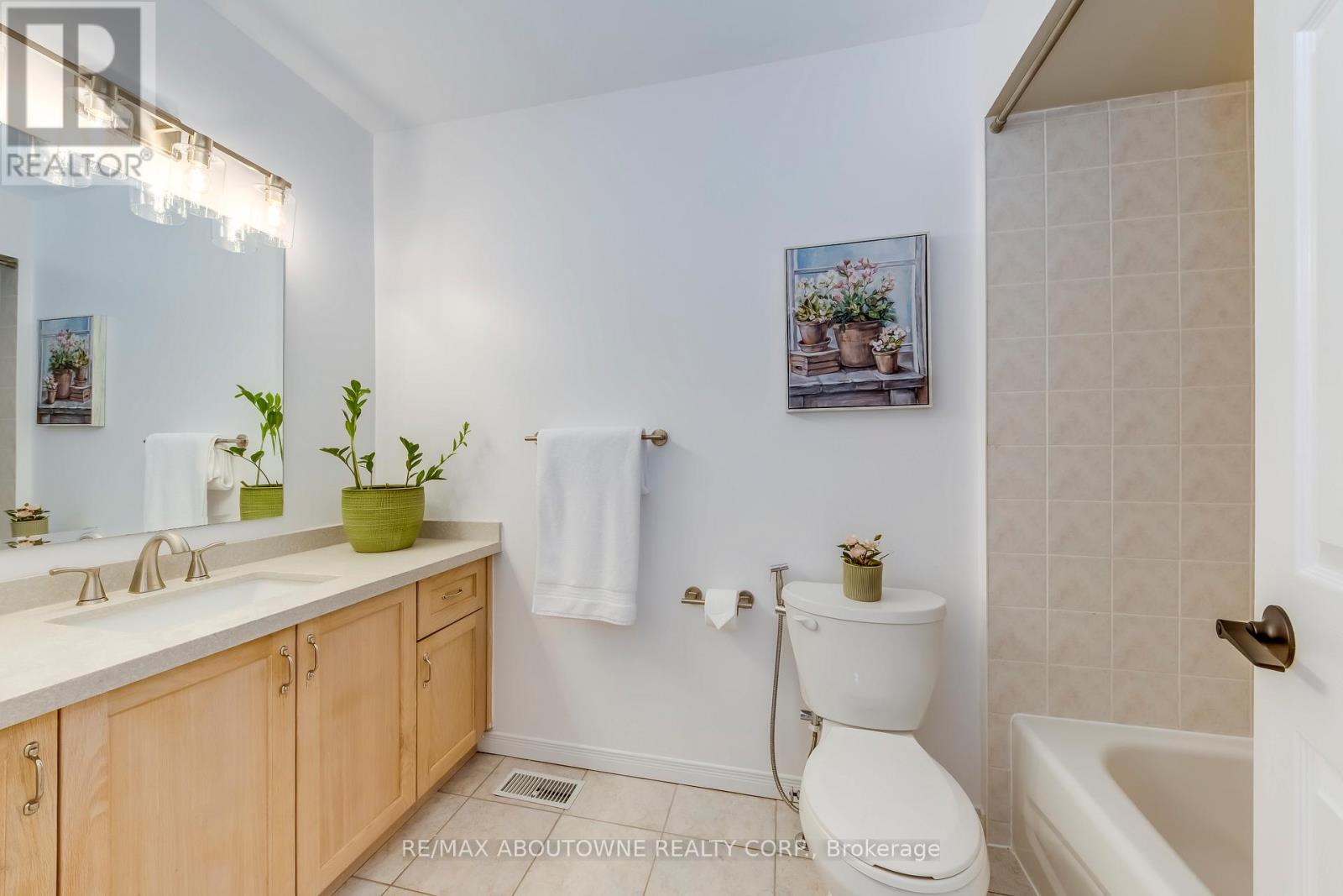 2246 Fairbairn Court, Oakville, Ontario  L6M 4R2 - Photo 32 - W12512962