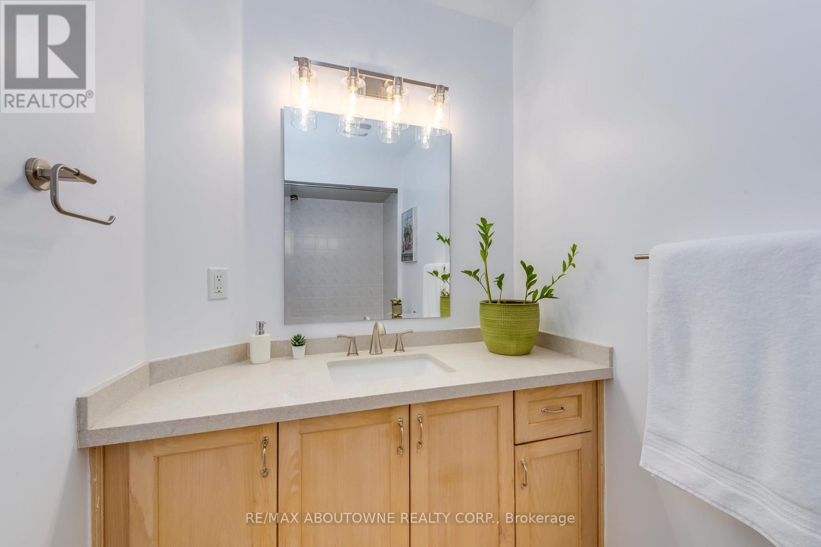 2246 Fairbairn Court, Oakville, Ontario  L6M 4R2 - Photo 33 - W12512962