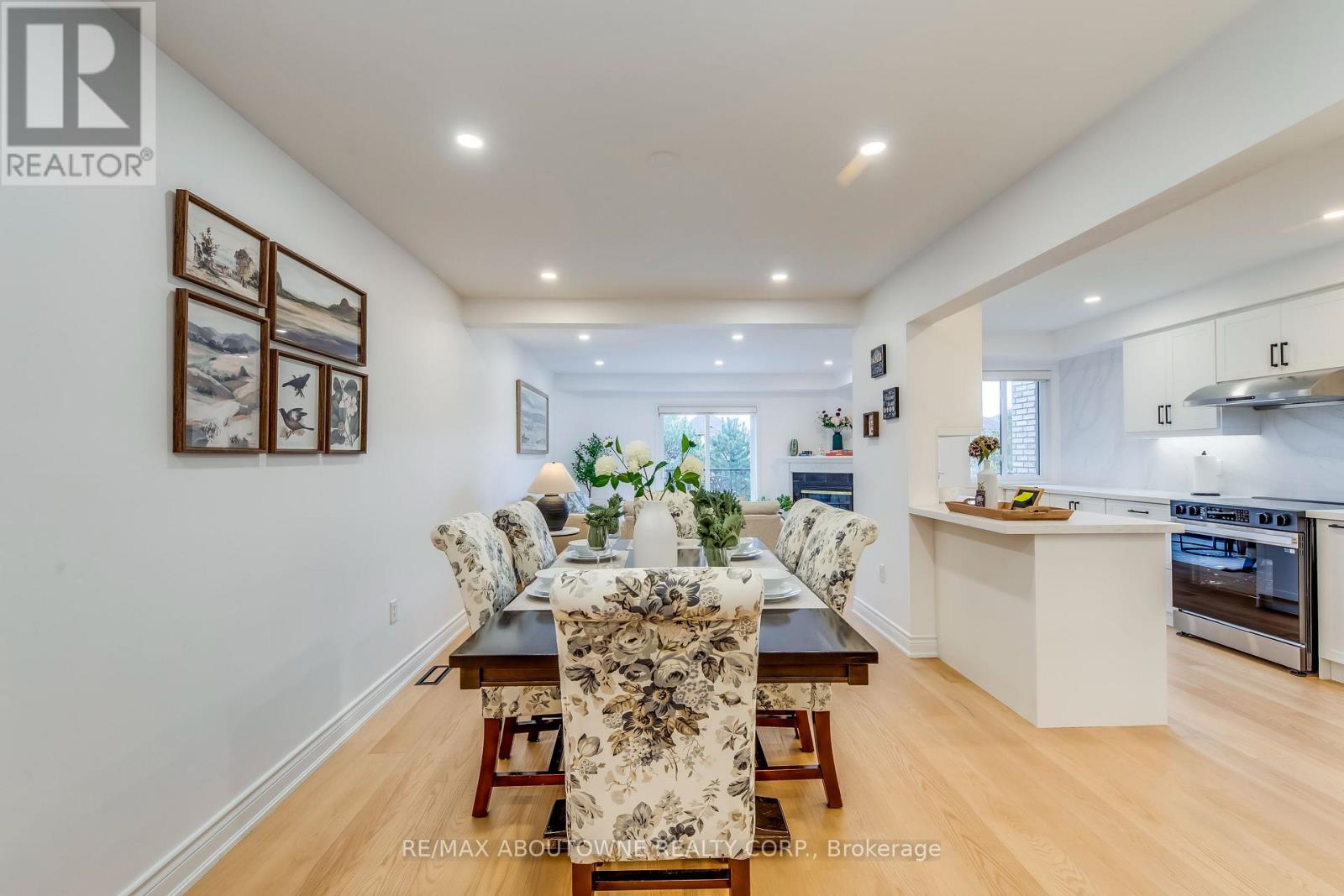 2246 Fairbairn Court, Oakville, Ontario  L6M 4R2 - Photo 8 - W12512962