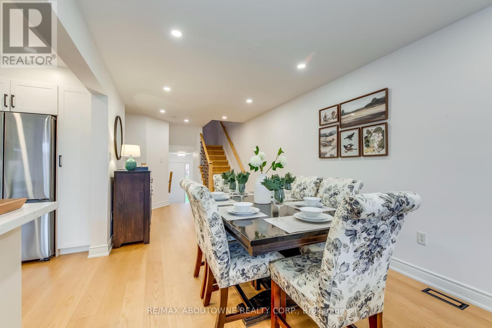 2246 Fairbairn Court, Oakville, Ontario  L6M 4R2 - Photo 9 - W12512962