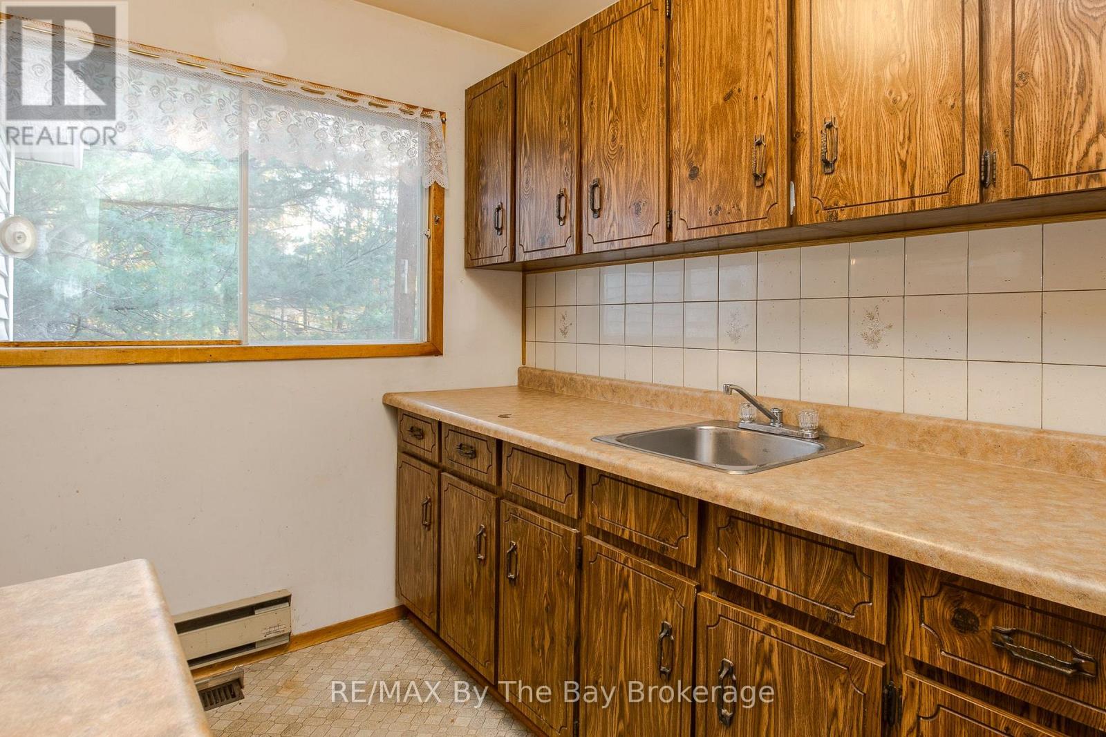 57 Tall Pines Drive, Tiny, Ontario L9M 0H4 - Photo 11 - S12490294