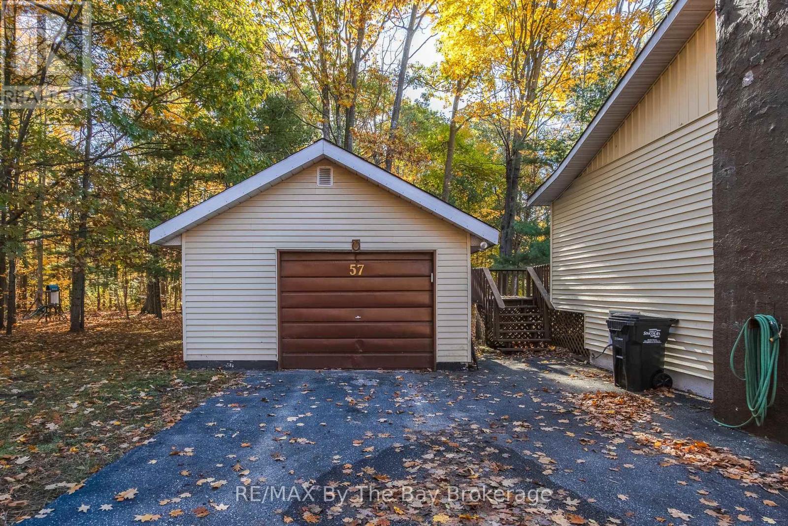 57 Tall Pines Drive, Tiny, Ontario L9M 0H4 - Photo 16 - S12490294