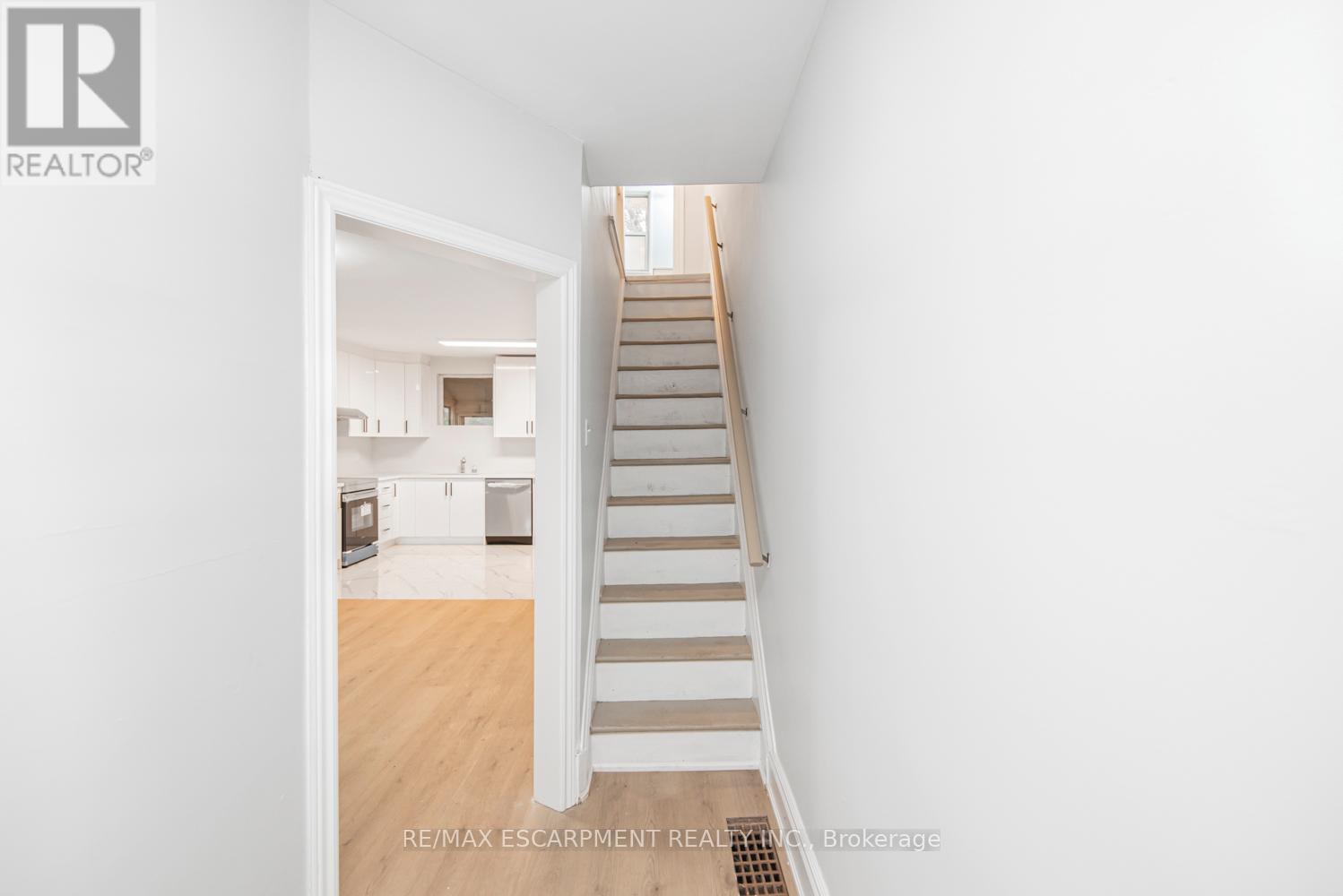 8 Leeds Street, Hamilton, Ontario  L8L 6W8 - Photo 14 - X12514406