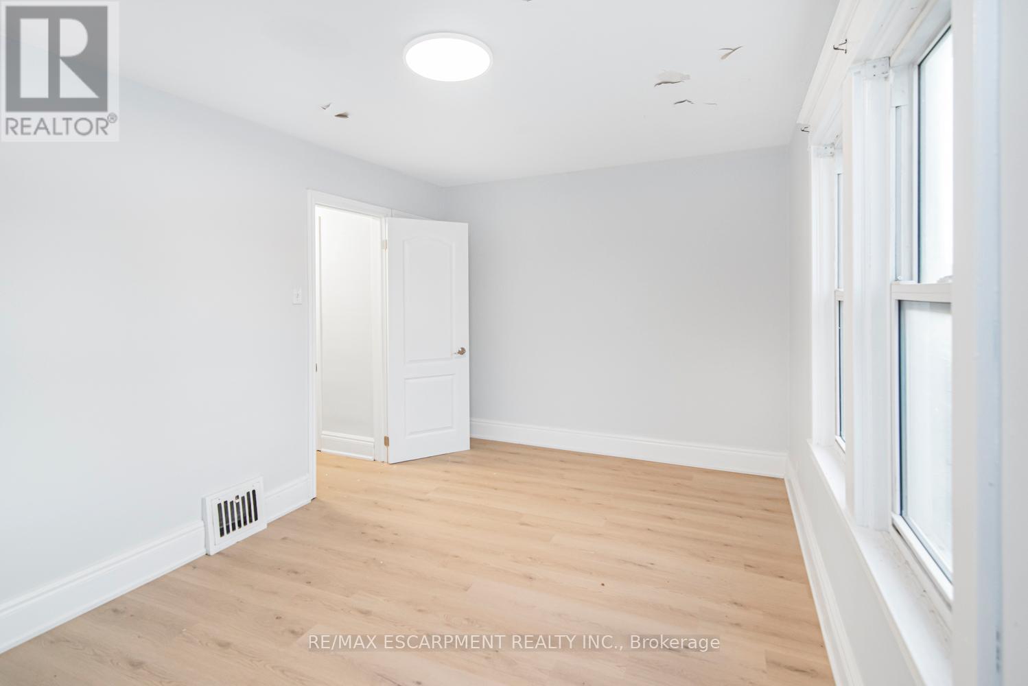 8 Leeds Street, Hamilton, Ontario  L8L 6W8 - Photo 18 - X12514406