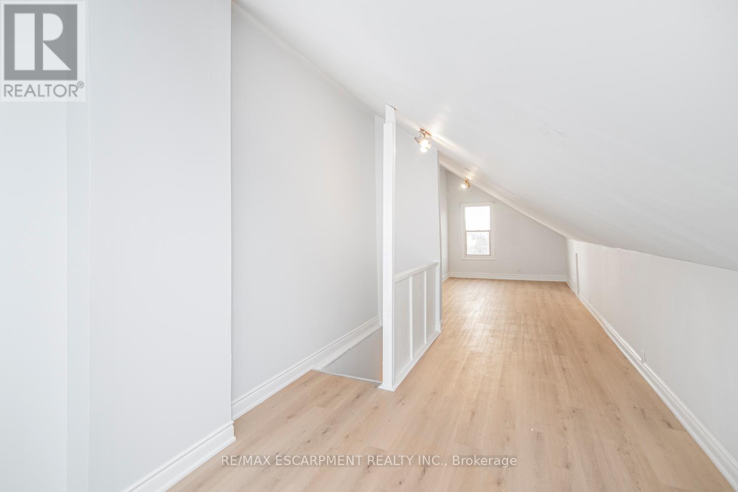 8 Leeds Street, Hamilton, Ontario  L8L 6W8 - Photo 27 - X12514406