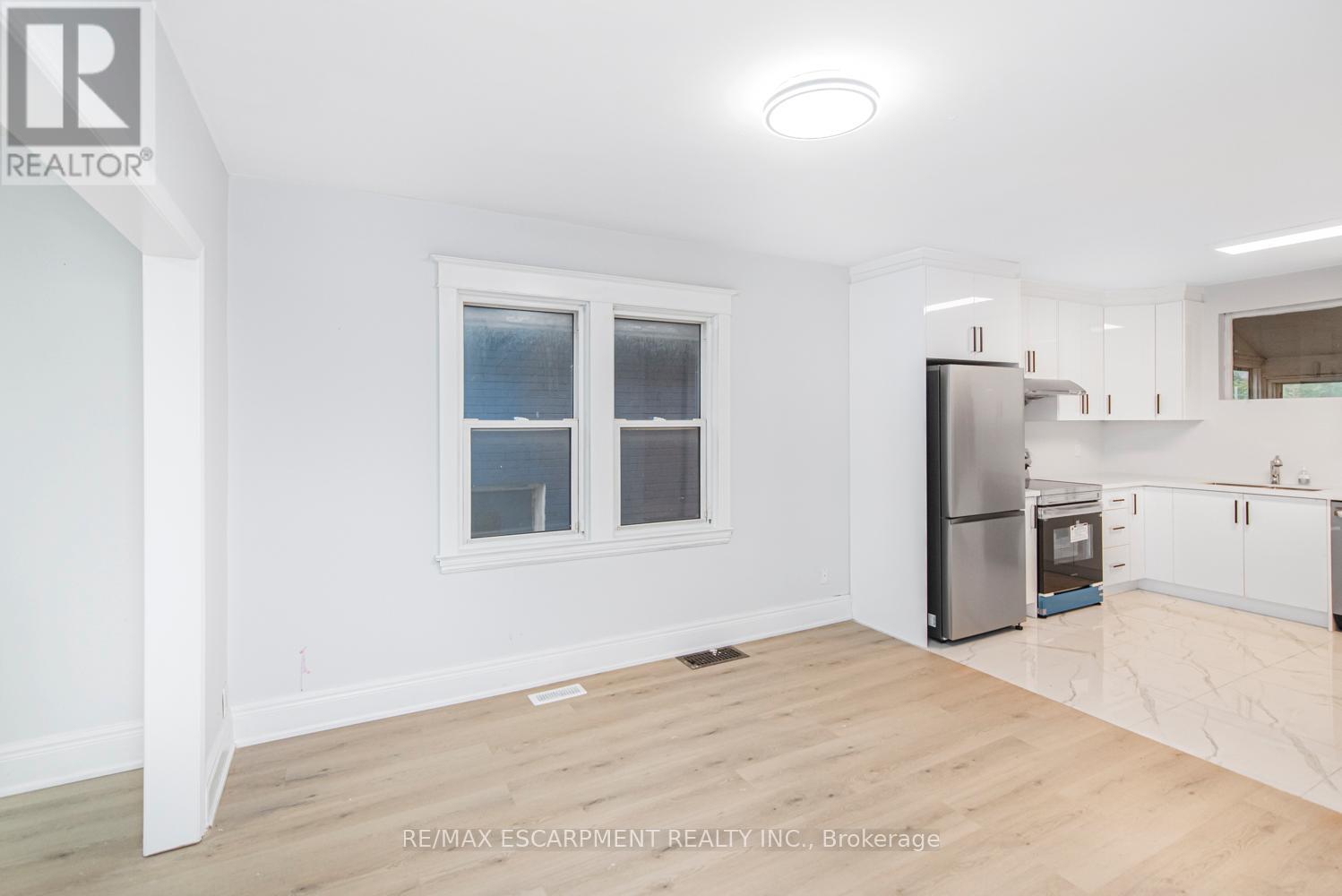 8 Leeds Street, Hamilton, Ontario  L8L 6W8 - Photo 5 - X12514406