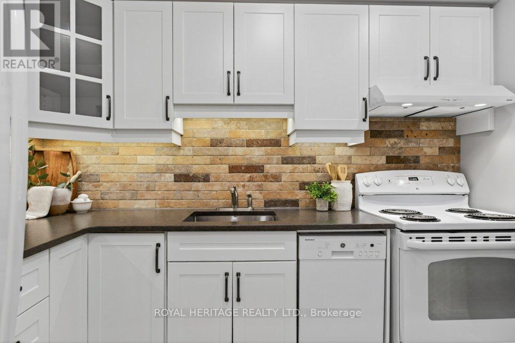 405 - 200 East Street S, Kawartha Lakes, Ontario K0M 1A0 - Photo 12 - X12368523