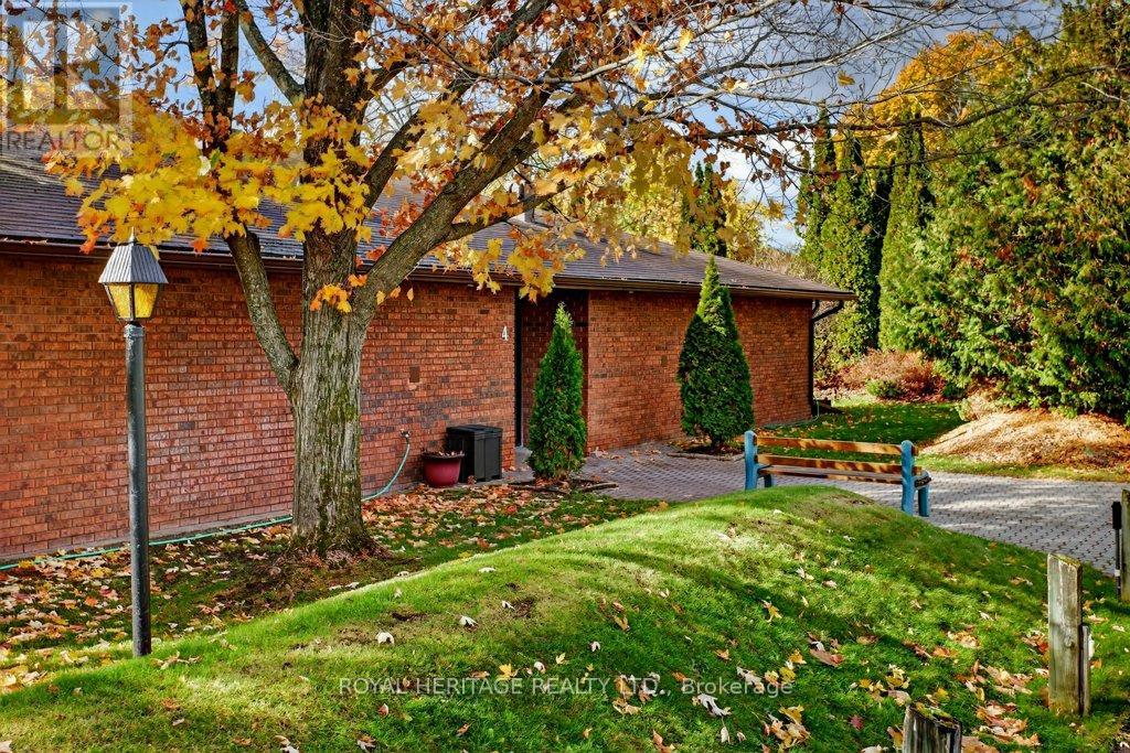 405 - 200 East Street S, Kawartha Lakes, Ontario K0M 1A0 - Photo 3 - X12368523