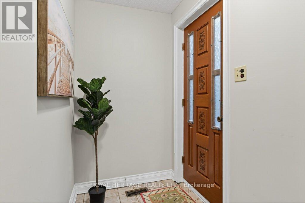 405 - 200 East Street S, Kawartha Lakes, Ontario K0M 1A0 - Photo 6 - X12368523