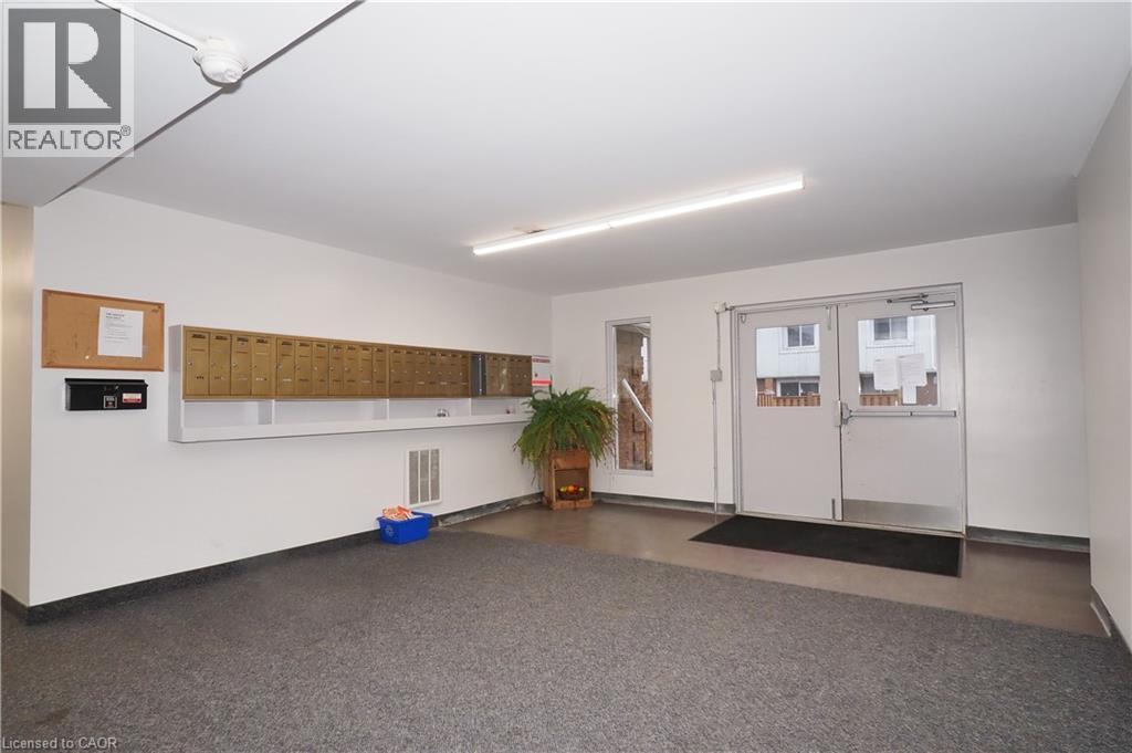 300 Traynor Avenue Unit# 4, Kitchener, Ontario N2C 2J1 - Photo 2 - 40784016