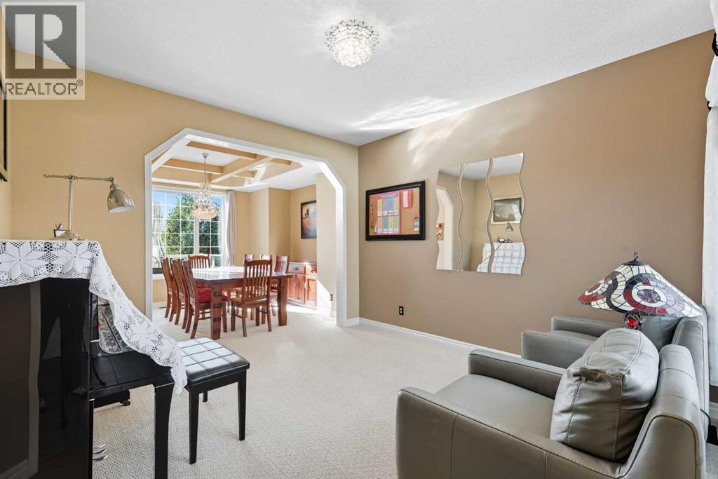 7 Panatella Close Nw, Calgary, Alberta  T3K 6B3 - Photo 7 - A2259686