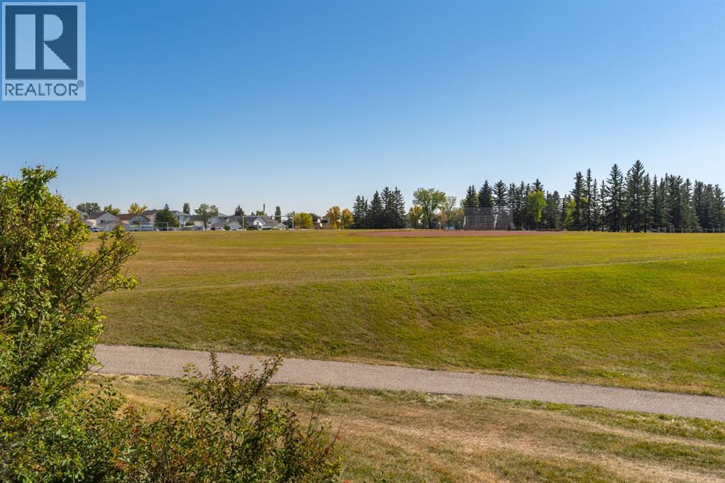 7 Erin Park Bay Se, Calgary, Alberta  T2A 2V4 - Photo 3 - A2267050