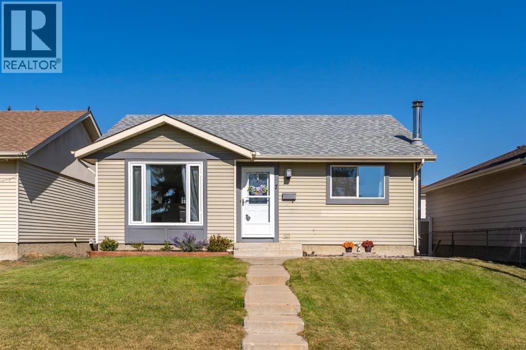 7 Erin Park Bay Se, Calgary, Alberta  T2A 2V4 - Photo 1 - A2267050