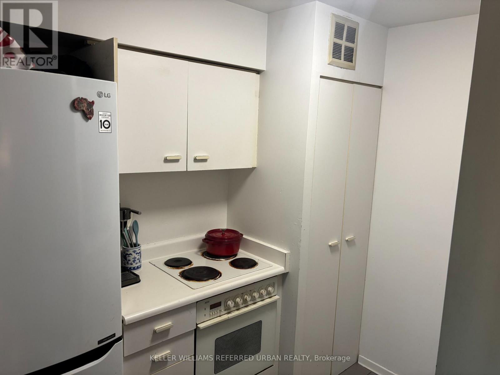 1703 - 1055 Bay Street, Toronto, Ontario  M5S 3A3 - Photo 4 - C12514570