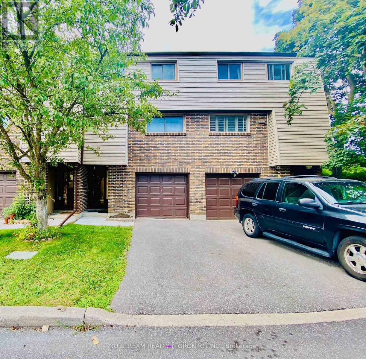 2 - 2020 PHARMACY AVENUE, Toronto, Ontario