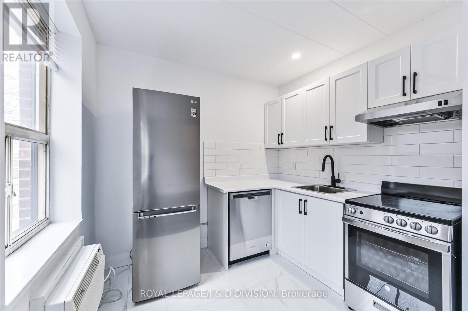 07 - 325 Sammon Avenue, Toronto, Ontario  M4J 2A1 - Photo 4 - E12514644