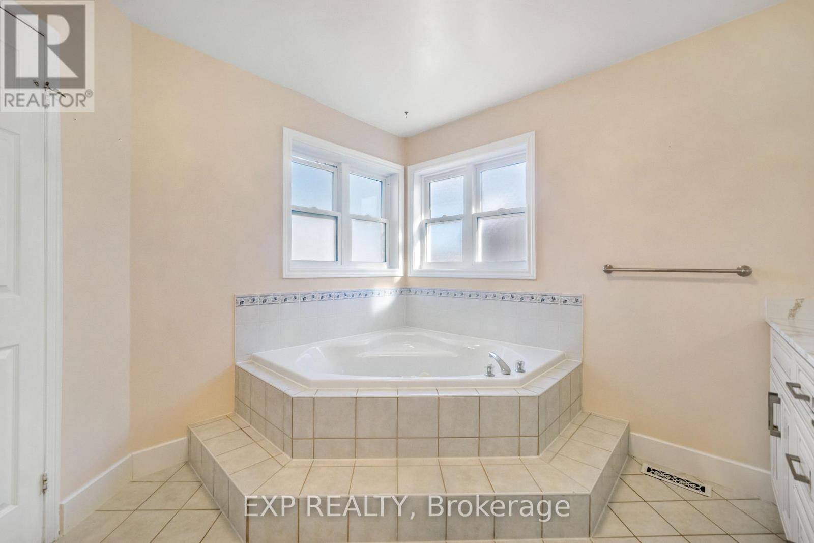 8 Kerrison Drive W, Ajax, Ontario  L1Z 1K1 - Photo 23 - E12514658