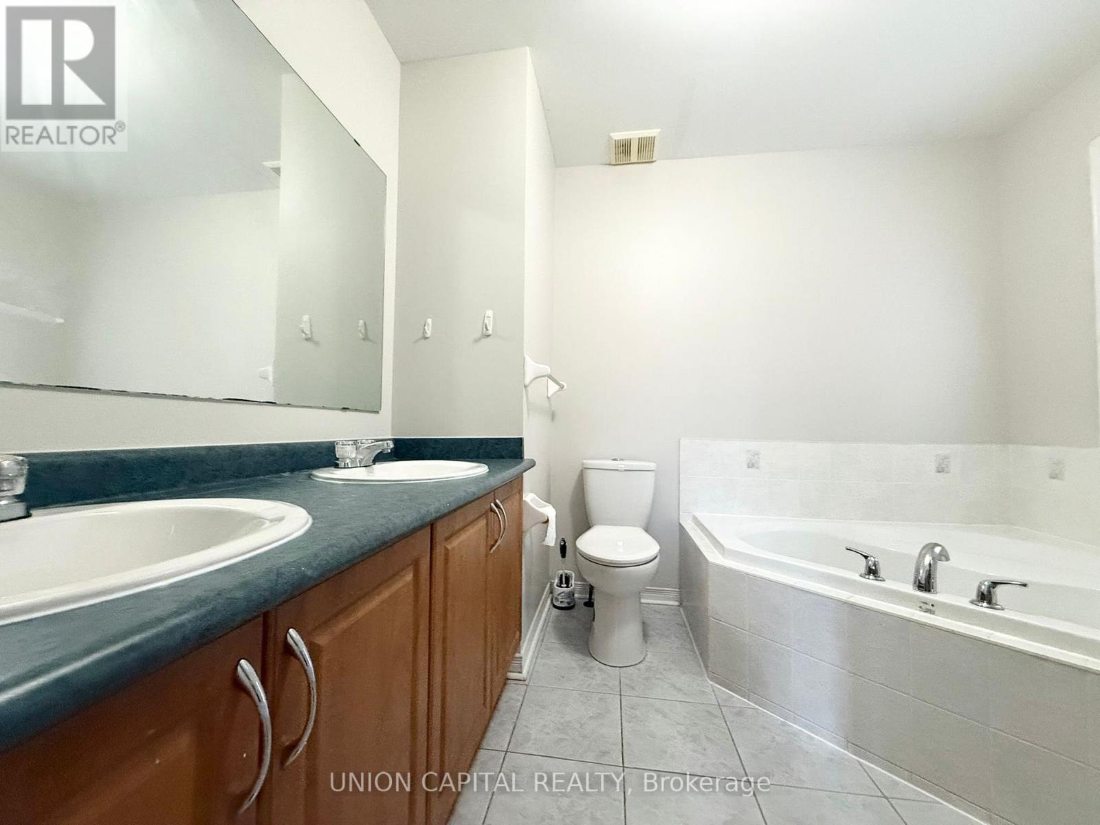 92 Guinevere Road, Markham, Ontario  L3S 4V2 - Photo 24 - N12452672