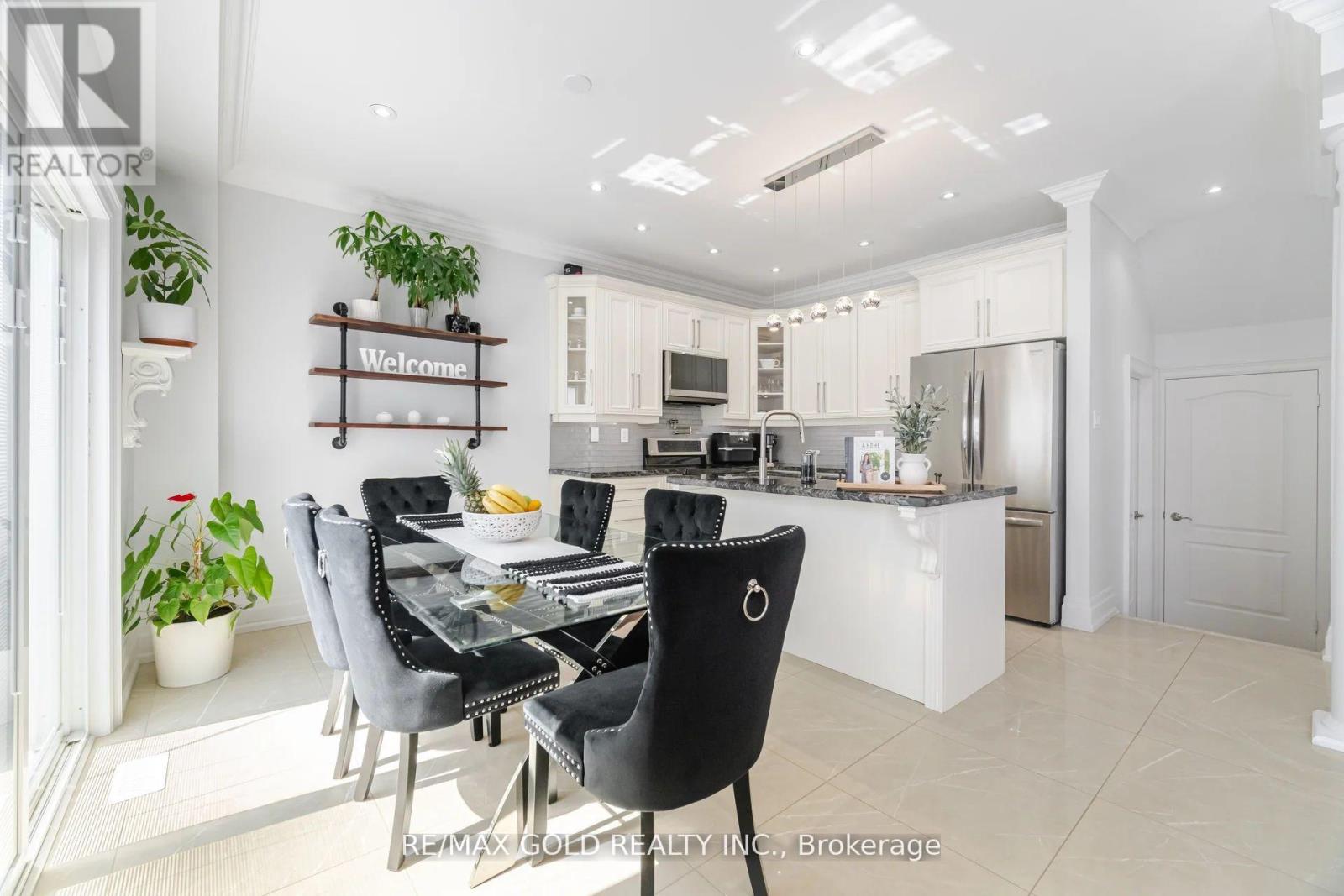 10 Cloverlawn Street, Brampton, Ontario  L7A 3X5 - Photo 8 - W12495784