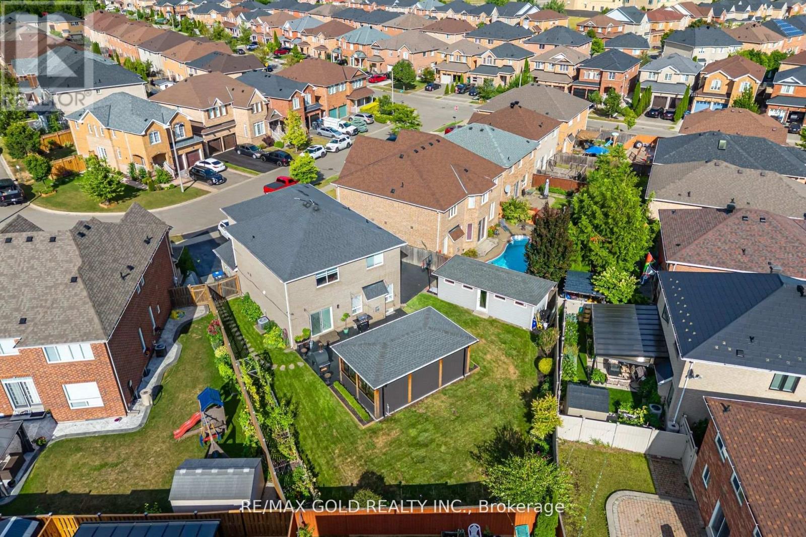 10 Cloverlawn Street, Brampton, Ontario  L7A 3X5 - Photo 46 - W12495784